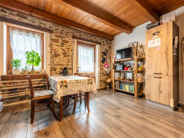 casa semindipendente in vendita a Venasca