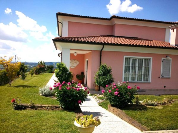 casa indipendente in vendita a Verduno