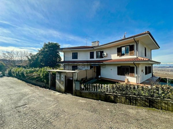 casa indipendente in vendita a Verduno
