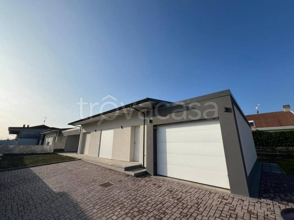 casa indipendente in vendita a Verzuolo in zona Falicetto