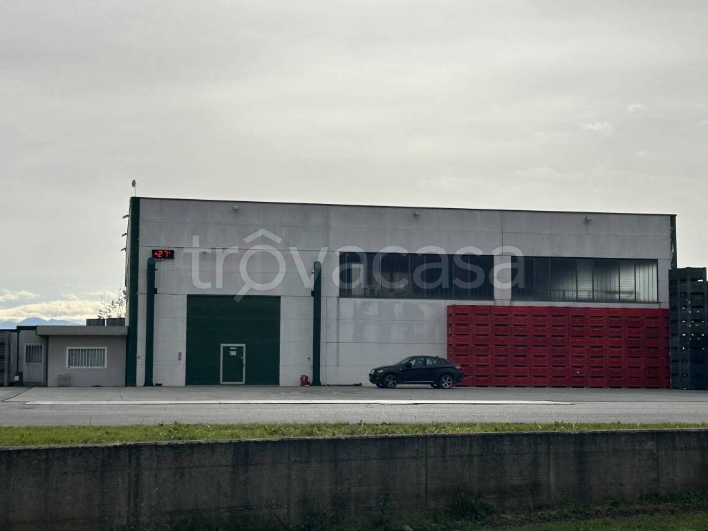 locale commerciale in vendita a Verzuolo