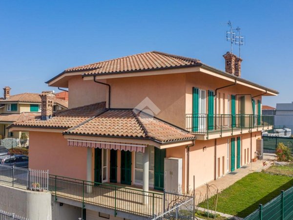 casa indipendente in vendita a Verzuolo in zona Falicetto