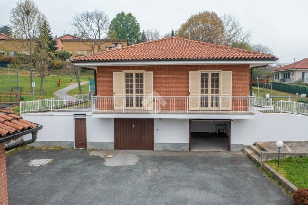 casa indipendente in vendita a Verzuolo in zona San Bernardo