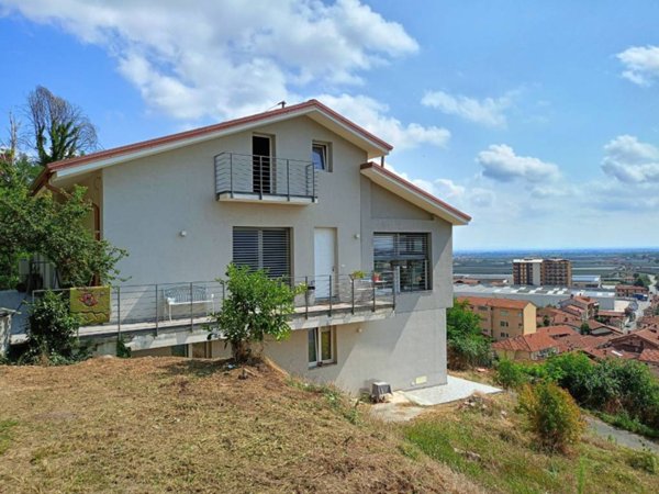 casa indipendente in vendita a Verzuolo