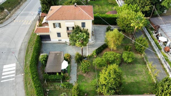 casa indipendente in vendita a Verzuolo in zona Villanovetta