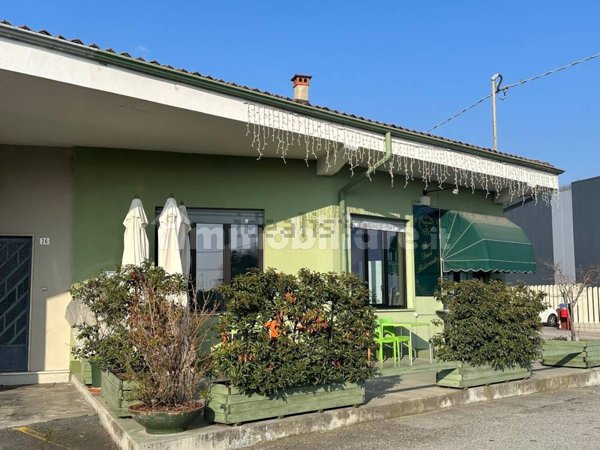 locale commerciale in vendita a Verzuolo in zona Villanovetta