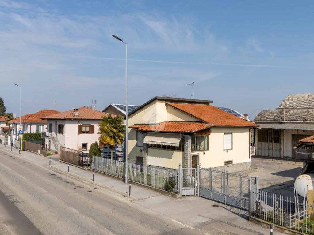 casa indipendente in vendita a Verzuolo in zona Villanovetta