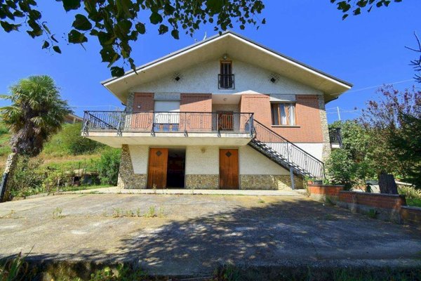 casa indipendente in vendita a Vezza d'Alba