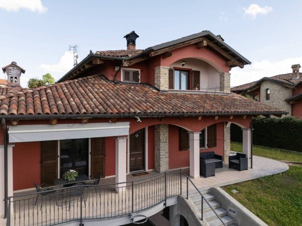 casa indipendente in vendita a Vezza d'Alba