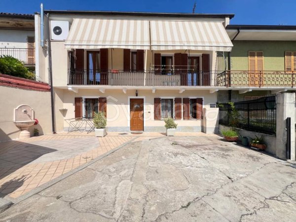 casa indipendente in vendita a Vezza d'Alba