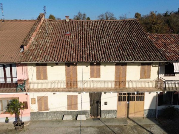 casa indipendente in vendita a Vezza d'Alba in zona Riassolo