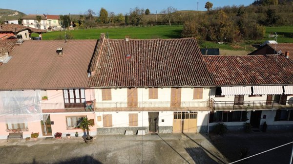 casa indipendente in vendita a Vezza d'Alba in zona Riassolo