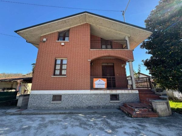 casa indipendente in vendita a Vezza d'Alba