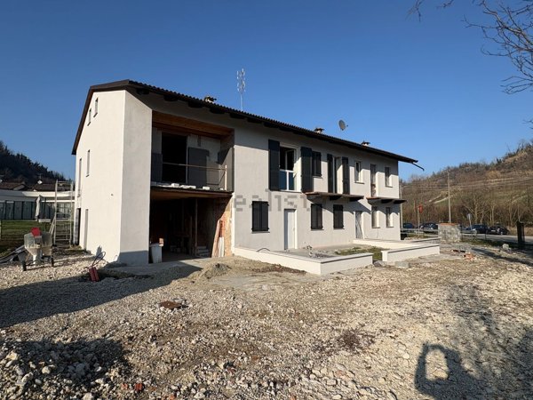 casa indipendente in vendita a Vezza d'Alba
