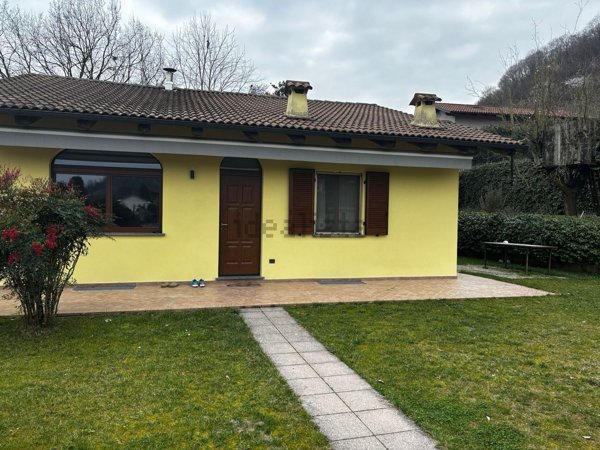 casa indipendente in vendita a Vezza d'Alba