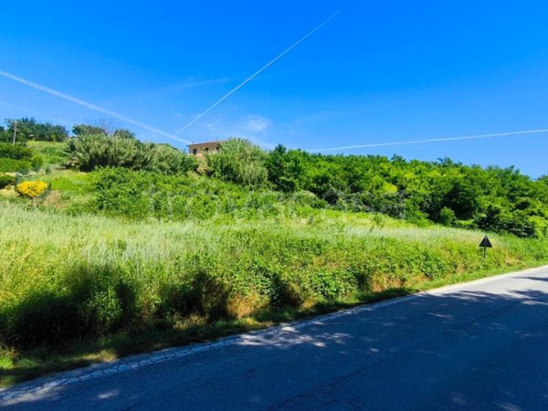 terreno edificabile in vendita a Vezza d'Alba in zona Riassolo