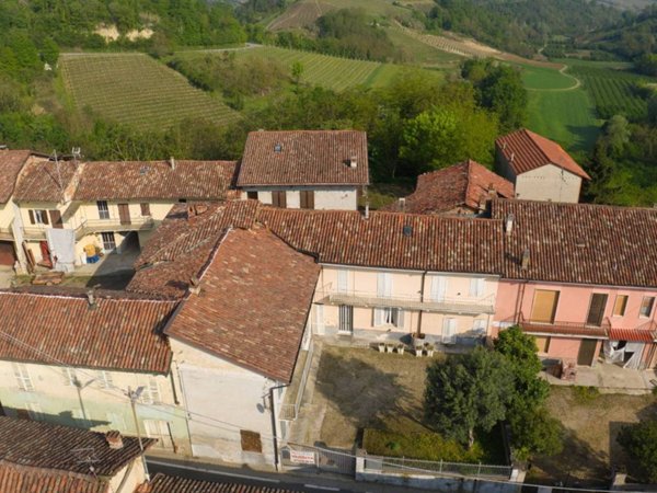 casa indipendente in vendita a Vezza d'Alba in zona Riassolo