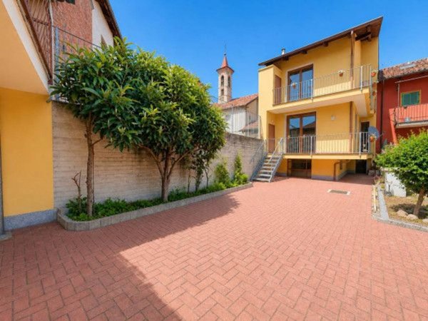 casa indipendente in vendita a Vezza d'Alba in zona Riassolo