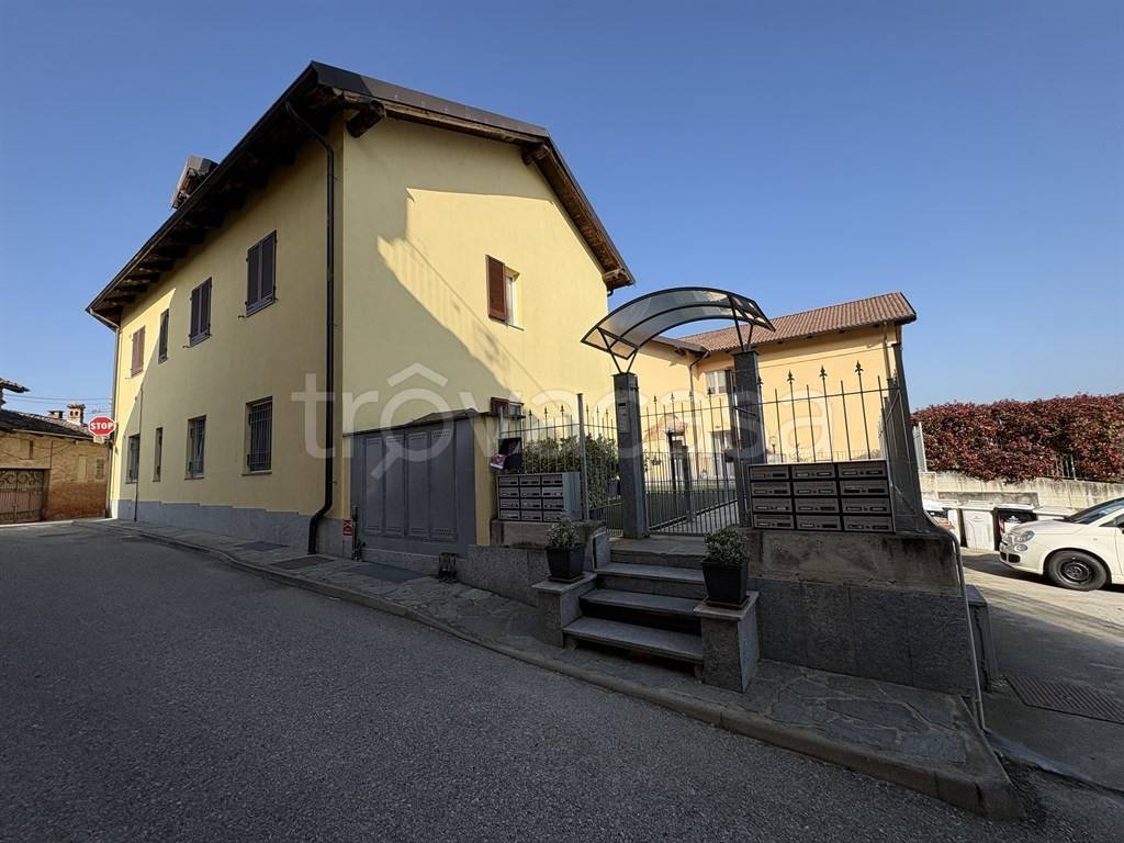 appartamento in vendita a Vezza d'Alba in zona Riassolo