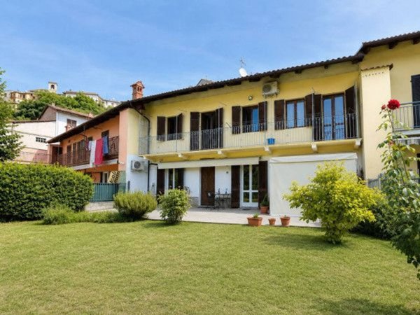 casa indipendente in vendita a Vezza d'Alba in zona Riassolo