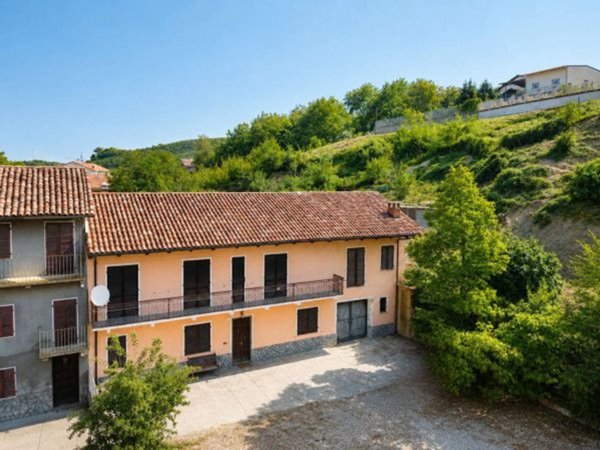 casale in vendita a Vezza d'Alba