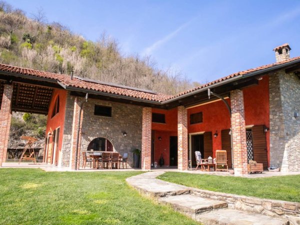 casa indipendente in vendita a Vezza d'Alba in zona Riassolo