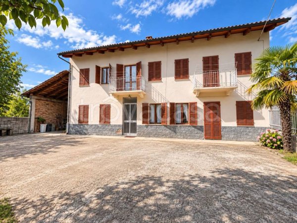 casa indipendente in vendita a Vezza d'Alba in zona Riassolo