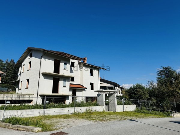 casa indipendente in vendita a Vicoforte