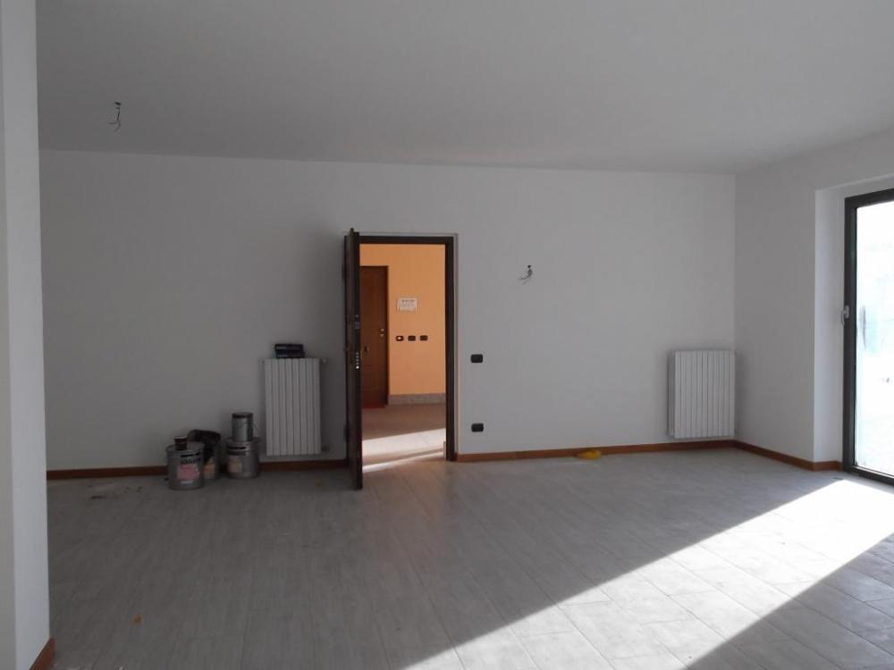 locale commerciale in vendita a Vicoforte in zona Fiamenga