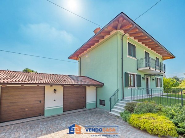 casa indipendente in vendita a Vignolo