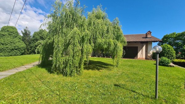 casa indipendente in vendita a Vignolo