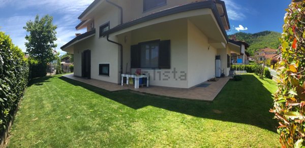 casa indipendente in vendita a Vignolo