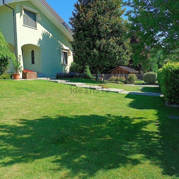 casa indipendente in vendita a Vignolo