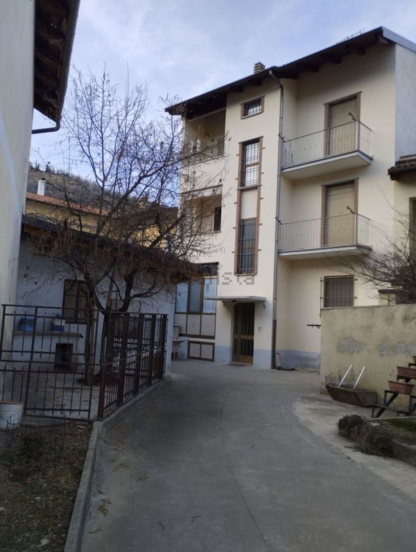 casa indipendente in vendita a Vignolo