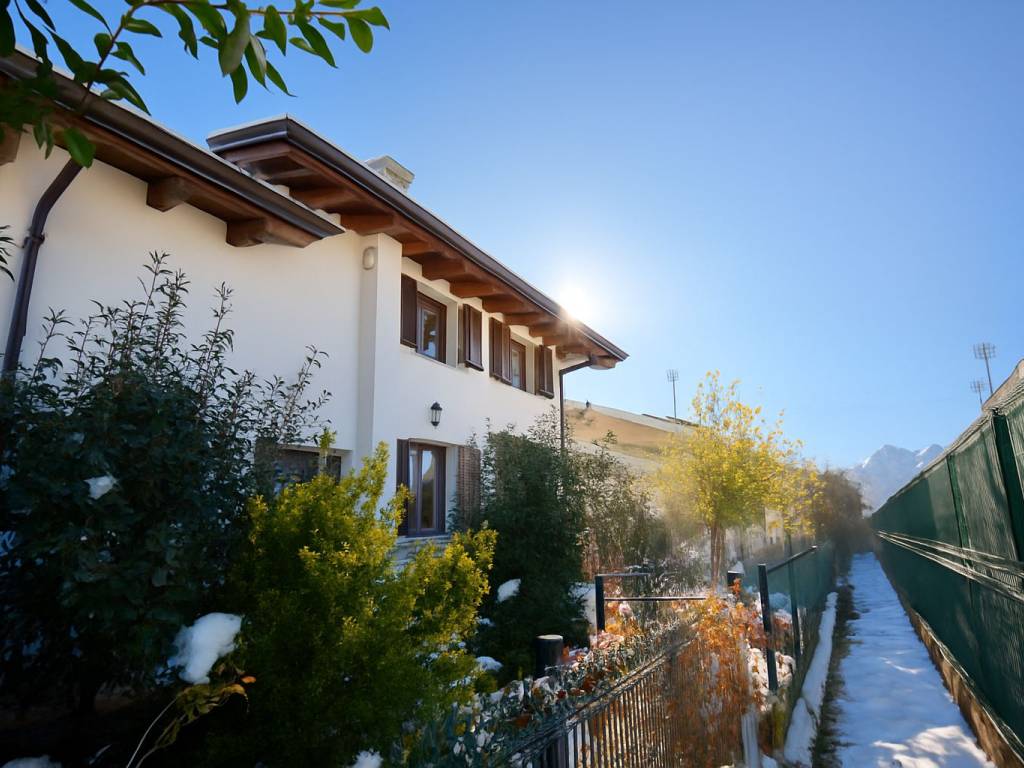 casa indipendente in vendita a Vignolo