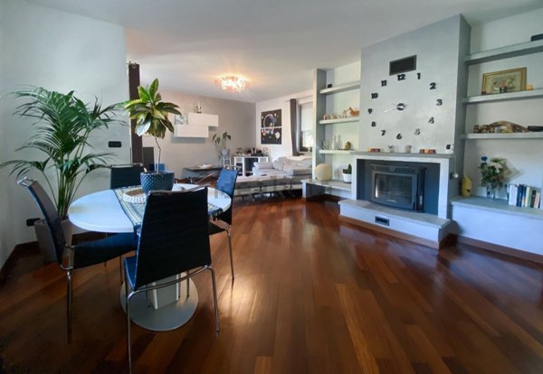 casa indipendente in vendita a Vignolo