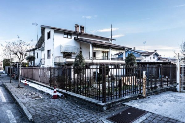 casa indipendente in vendita a Vignolo