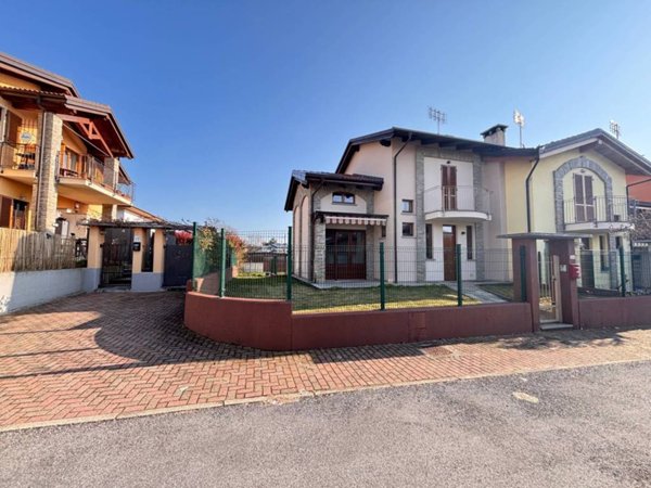 casa indipendente in vendita a Vignolo