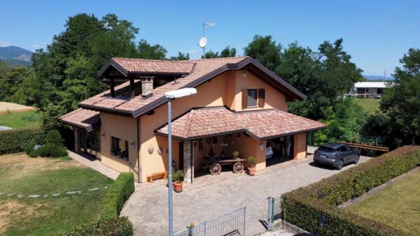 casa indipendente in vendita a Vignolo