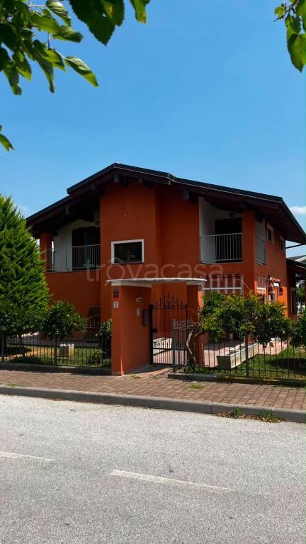 casa indipendente in vendita a Vignolo