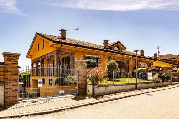casa indipendente in vendita a Vignolo
