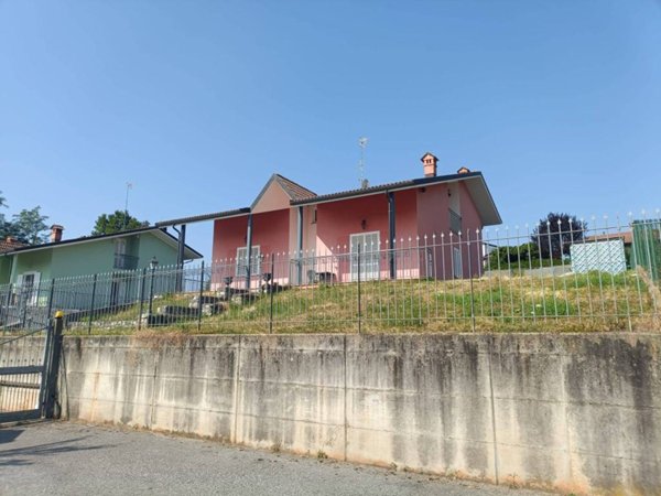 casa indipendente in vendita a Villanova Mondovì