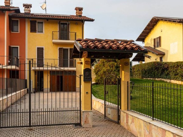 casa indipendente in vendita a Villanova Mondovì