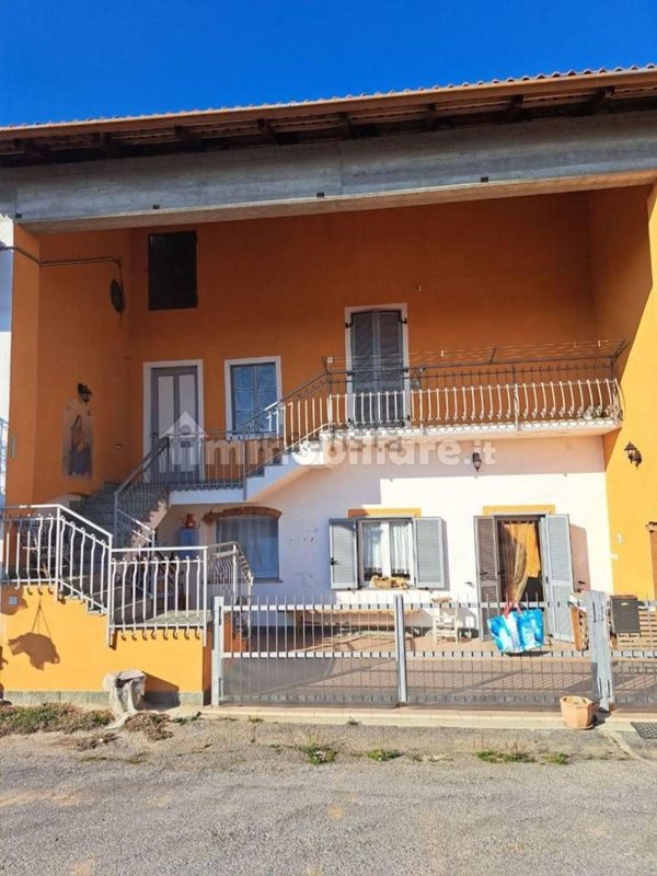 pentavano in vendita a Villanova Mondovì in zona Branzola