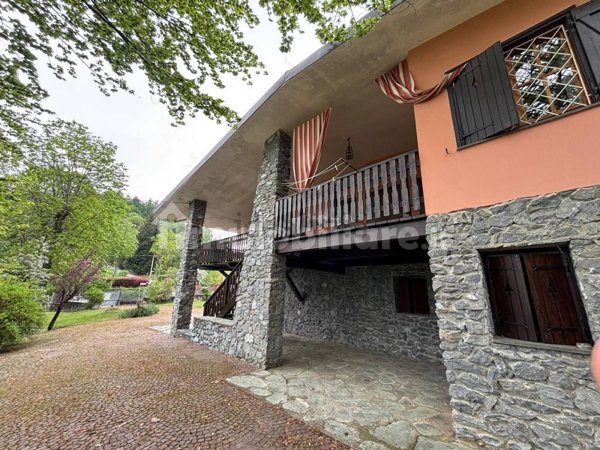 casa indipendente in vendita a Villanova Mondovì in zona Branzola