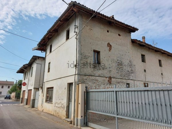 pentavano in vendita a Villanova Solaro