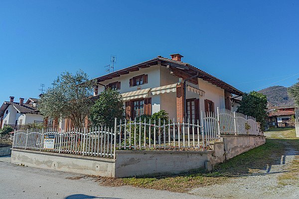casa indipendente in vendita a Villar San Costanzo