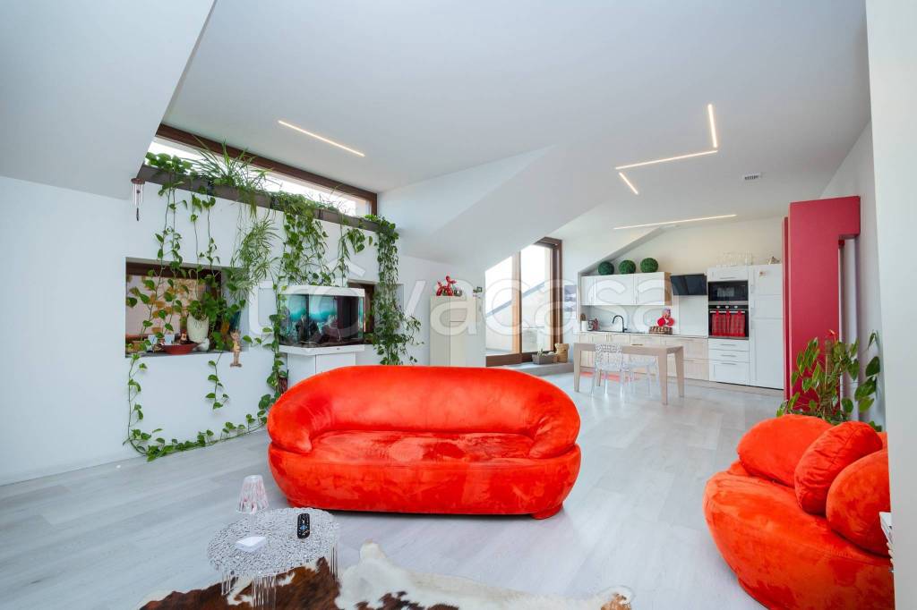 casa indipendente in vendita a Villar San Costanzo