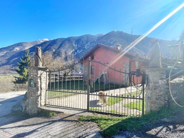 casa indipendente in vendita a Vinadio