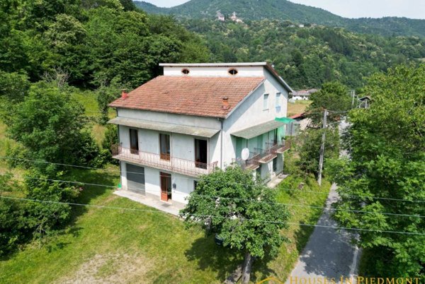 casa indipendente in vendita a Viola